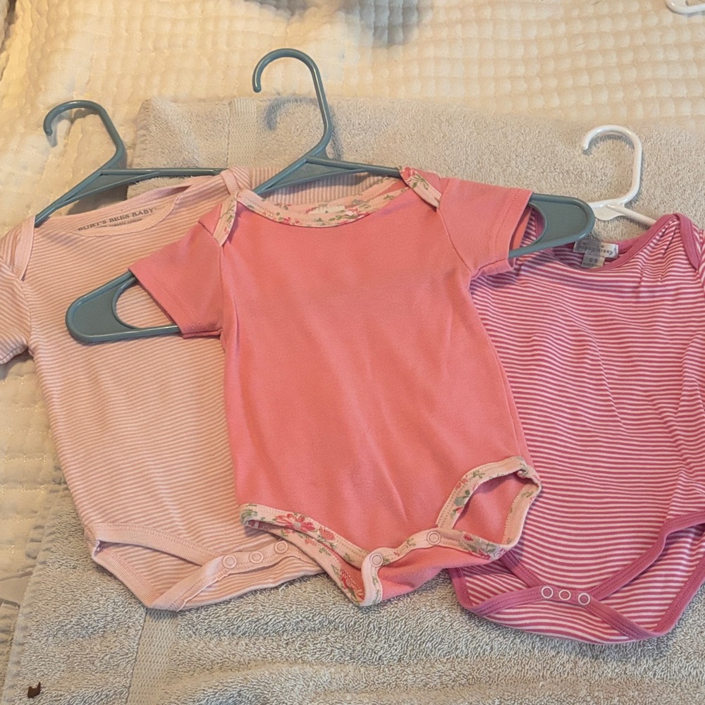 Bundle of cute onesies size 6/9 m